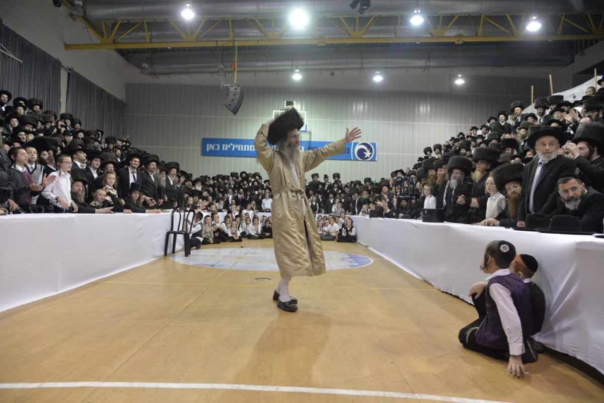 במשך שעות: רבי מיילך הקפיץ את ביתר • צפו