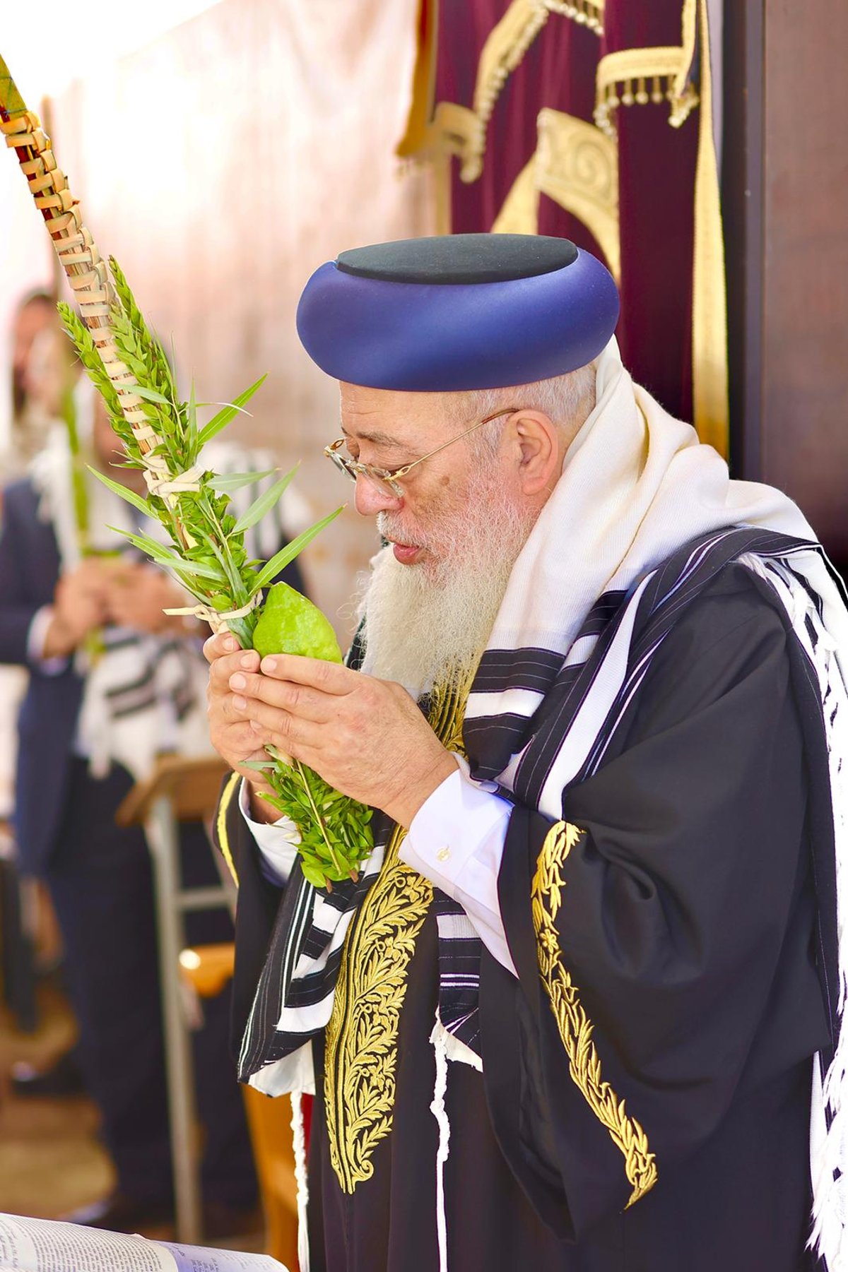 בסוכה: הראש"ל הגר"ש עמאר בנטילת לולב