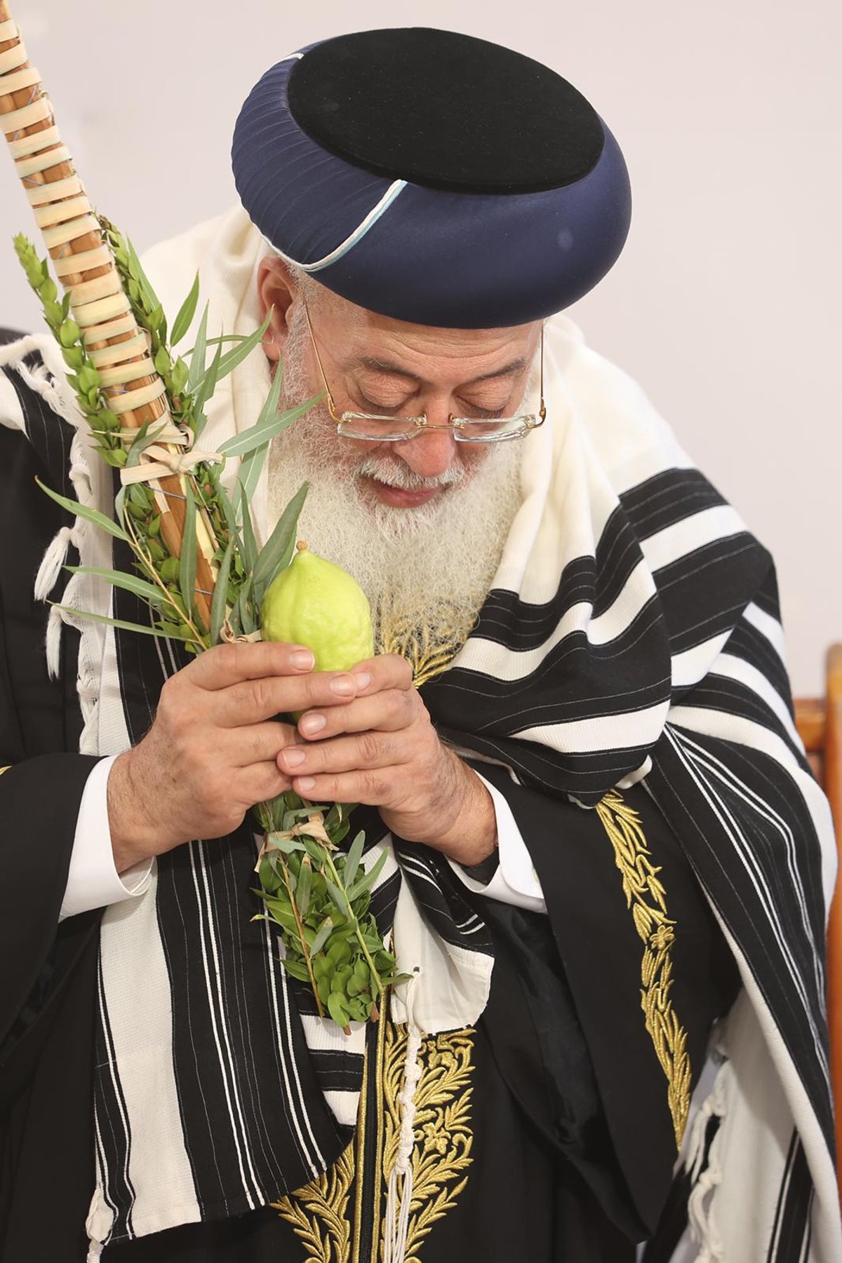 בסוכה: הראש"ל הגר"ש עמאר בנטילת לולב