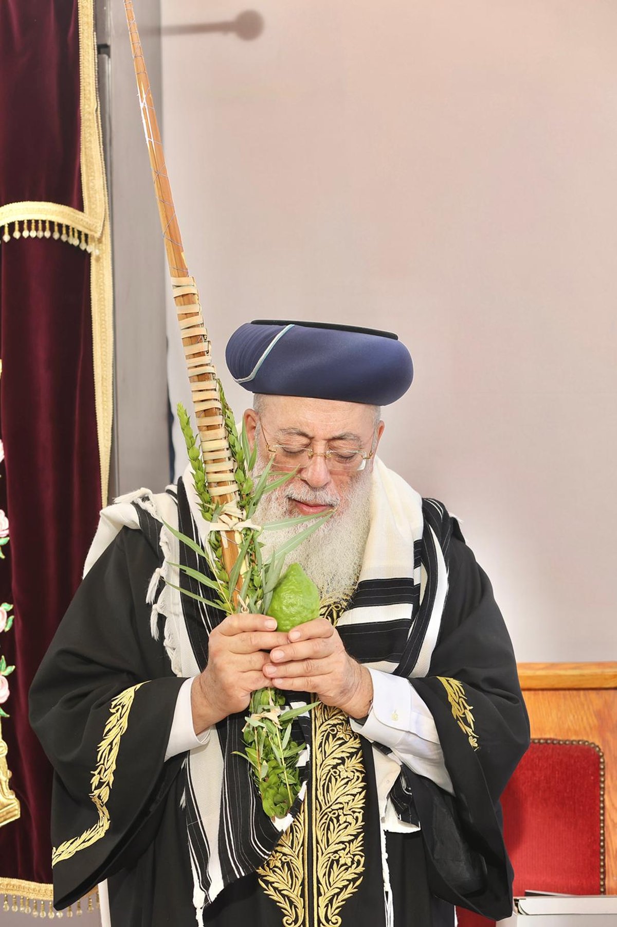 בסוכה: הראש"ל הגר"ש עמאר בנטילת לולב