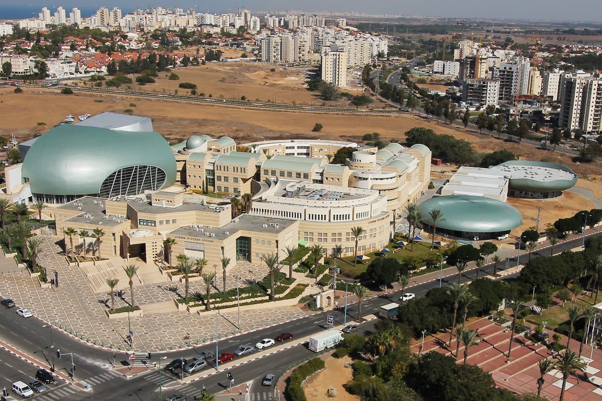 במכללת אשקלון שכר הלימוד מוזל והינו לפי תעריף 'אוניברסיטאי'