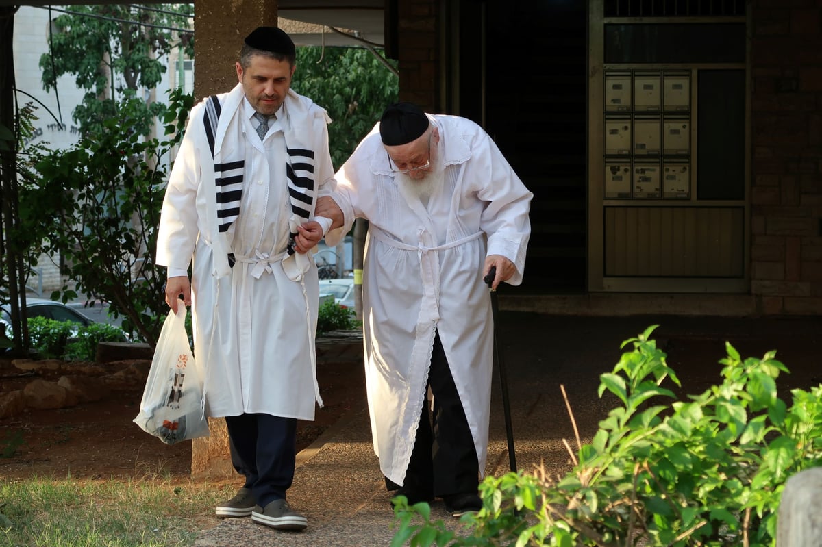 תיעוד: חגי תשרי במחיצתו של חבר 'המועצת', הגרמ"צ ברגמן