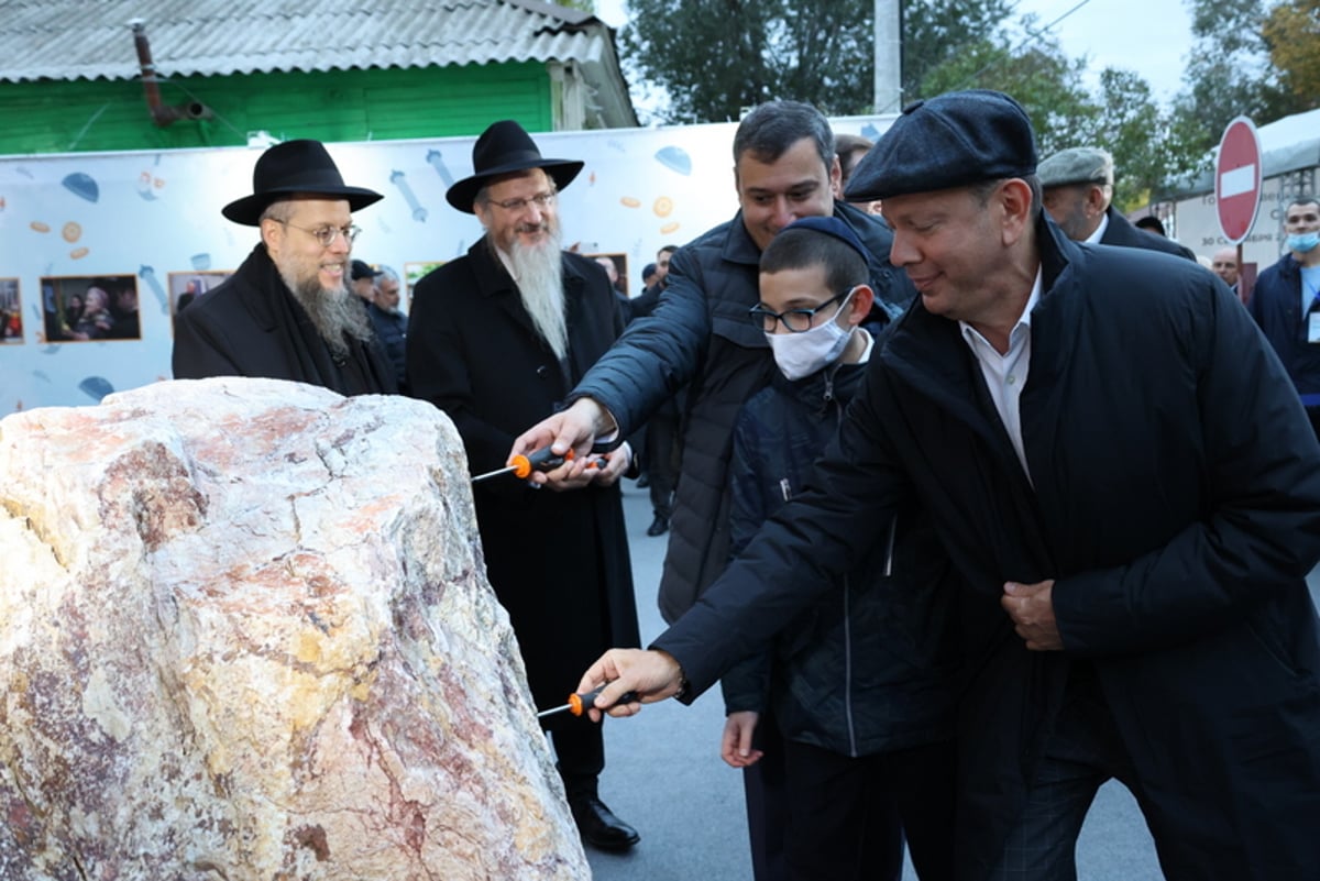 הונחה אבן פינה לשחזור בית הכנסת הגדול במרכז העיר סמרה