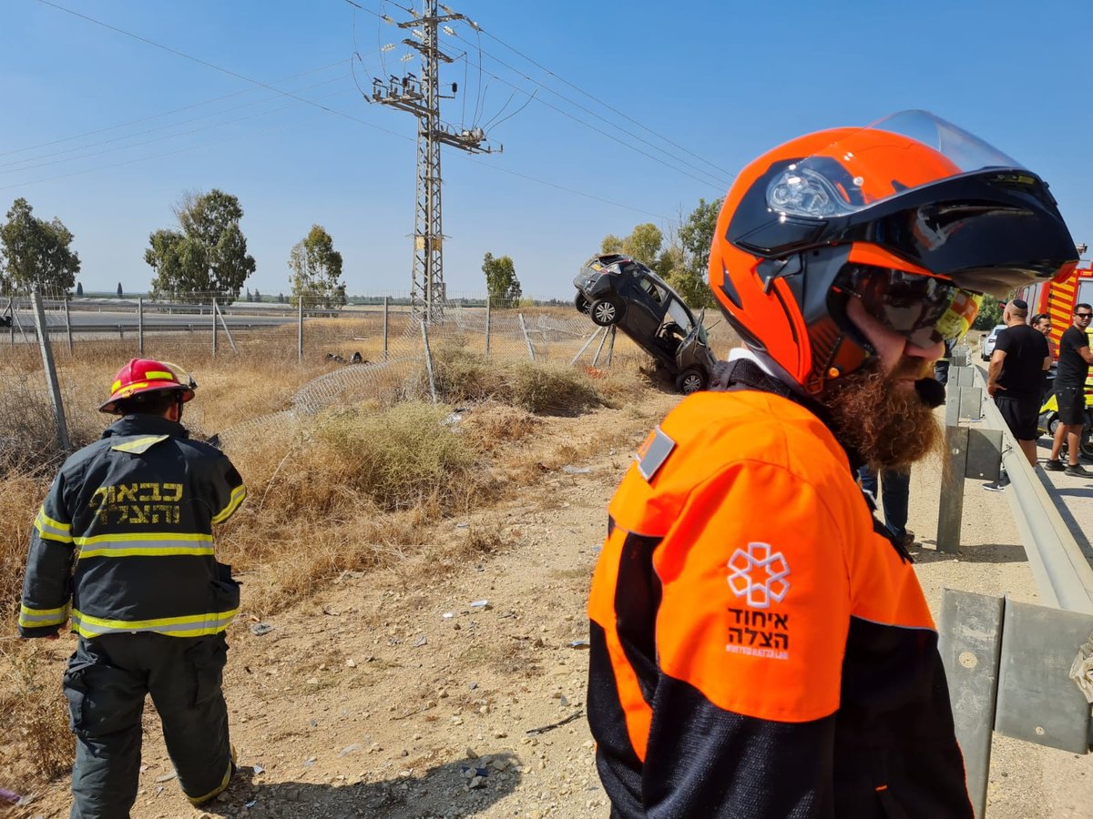 נהג כבן 45 נפגע קשה בהתהפכות רכב בכביש 25