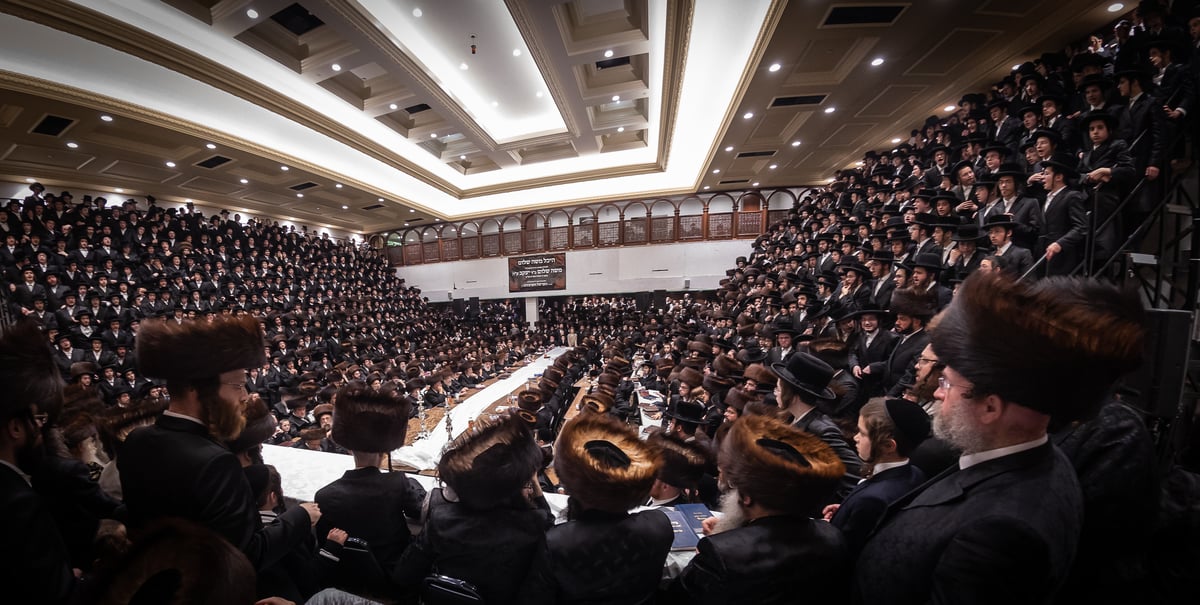 אלפים בשמחת ה'פארשפיל' לנכד הרבי מסאטמר