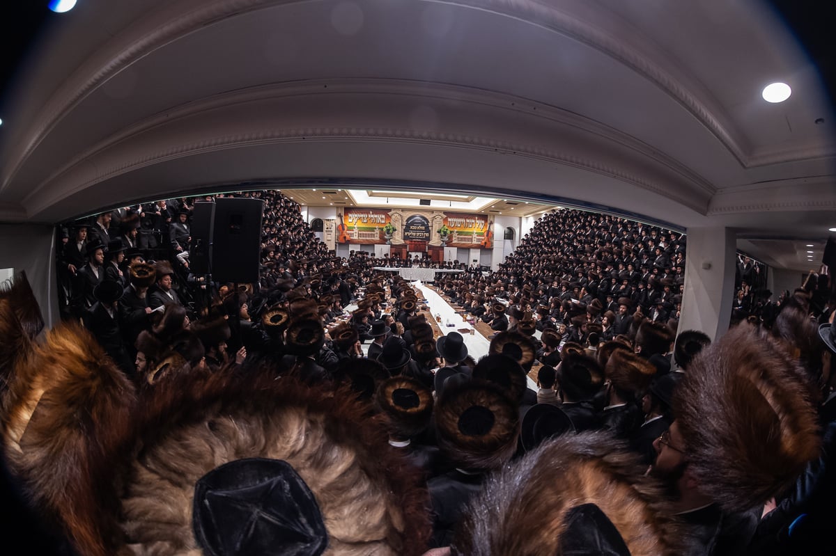 אלפים בשמחת ה'פארשפיל' לנכד הרבי מסאטמר