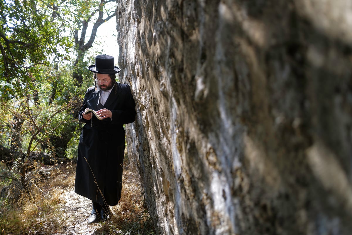 תיעוד: יהודים עלו ל'הר הבתרים' בגבול לבנון