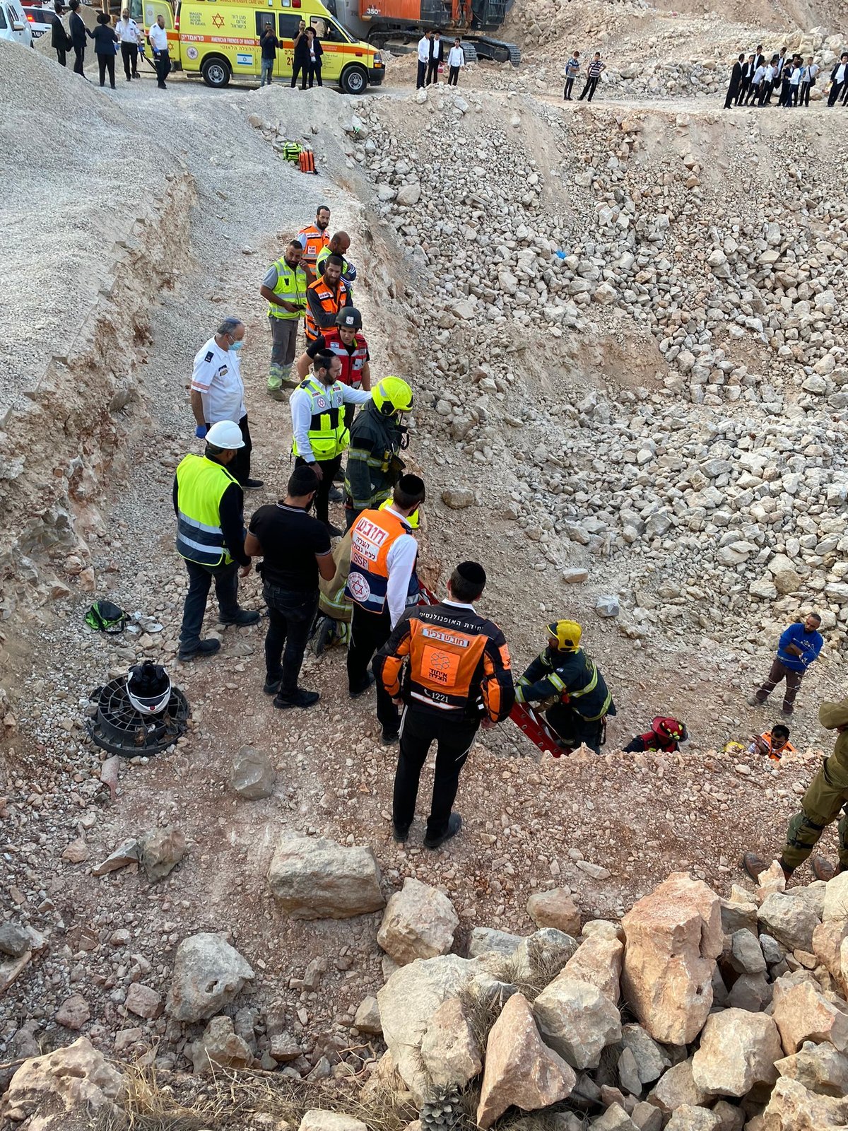 ילד נפל מגובה לתוך אתר בניה; מצבו בינוני