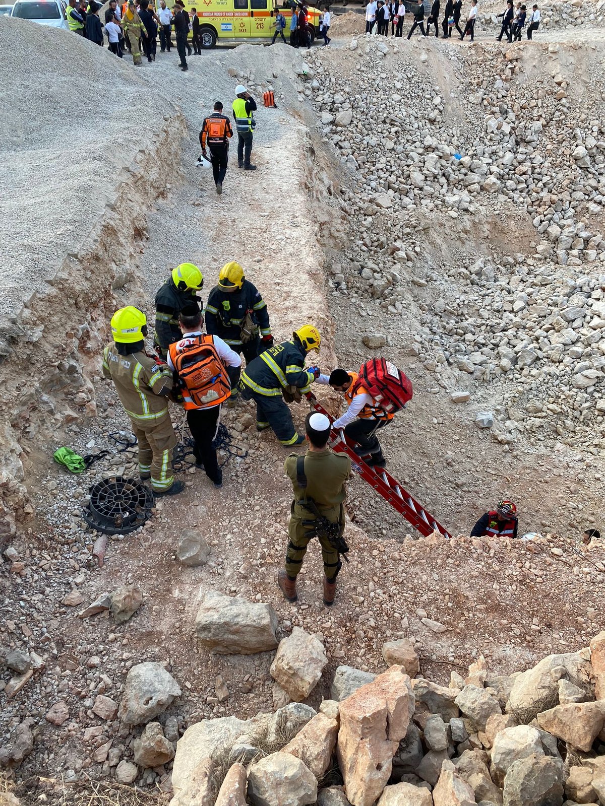 ילד נפל מגובה לתוך אתר בניה; מצבו בינוני