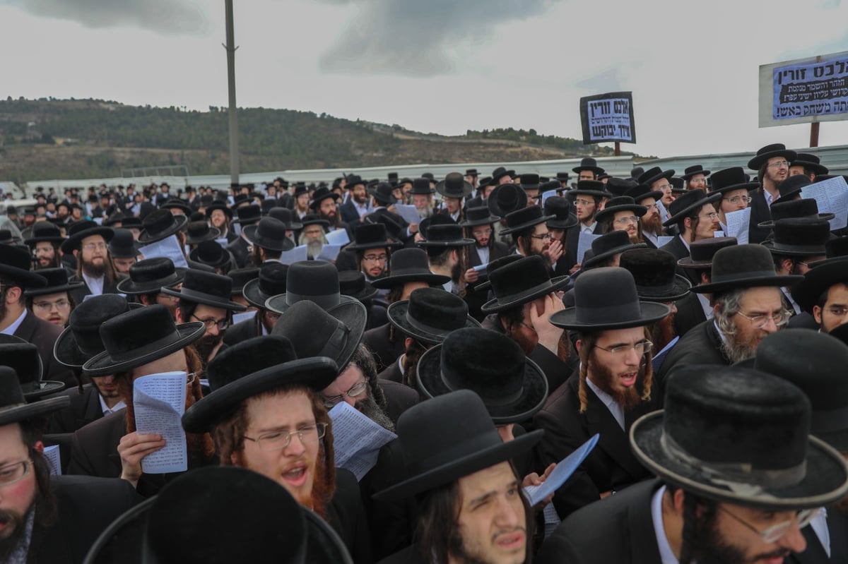 'העדה' ו'הפלג' הפגינו נגד "חילולי קברים"