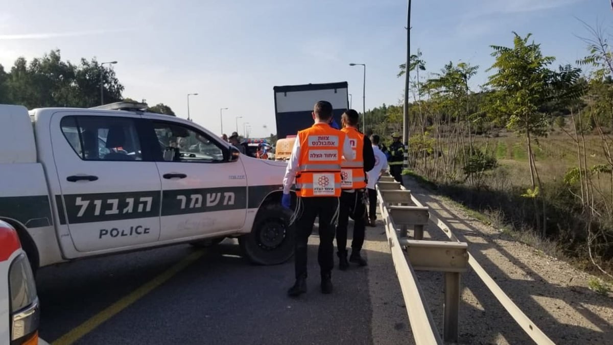 תאונה קטלנית במרכז: הנהג נלכד ברכב המעוך ומת