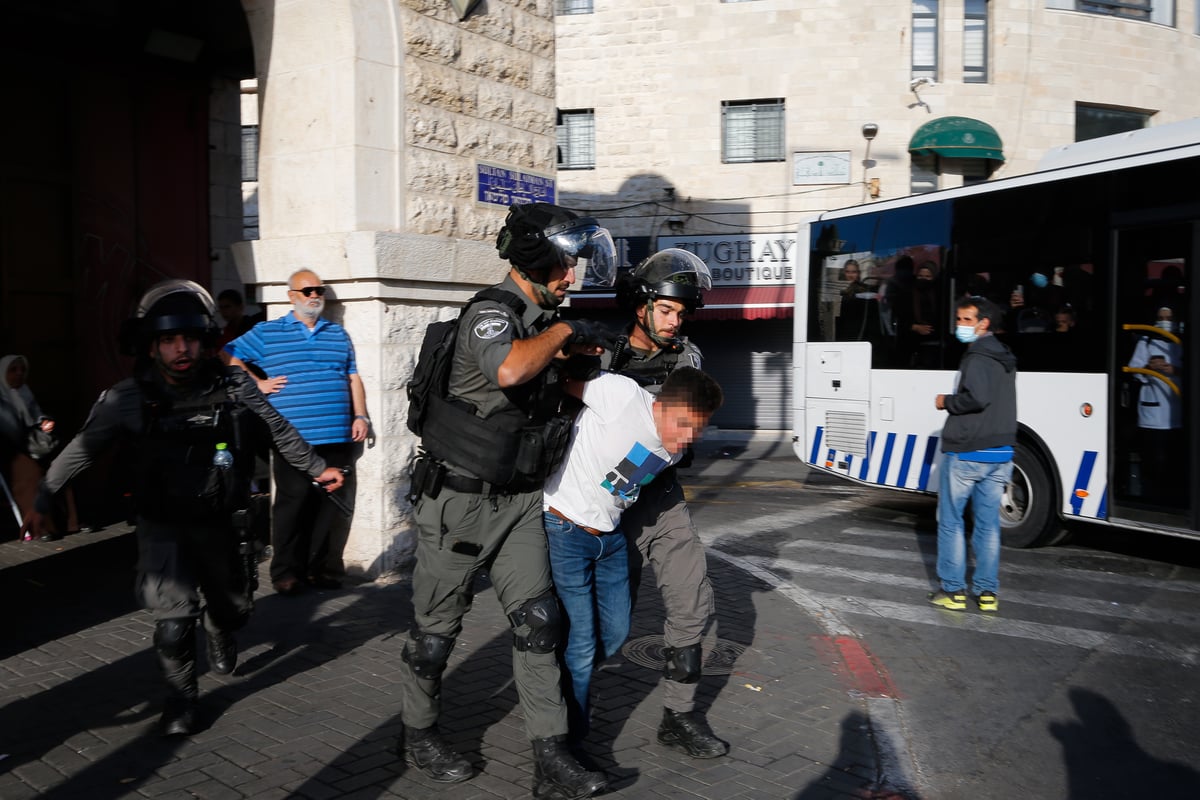 התפרעויות אלימות בשער שכם; 22 חשודים נעצרו • תיעוד