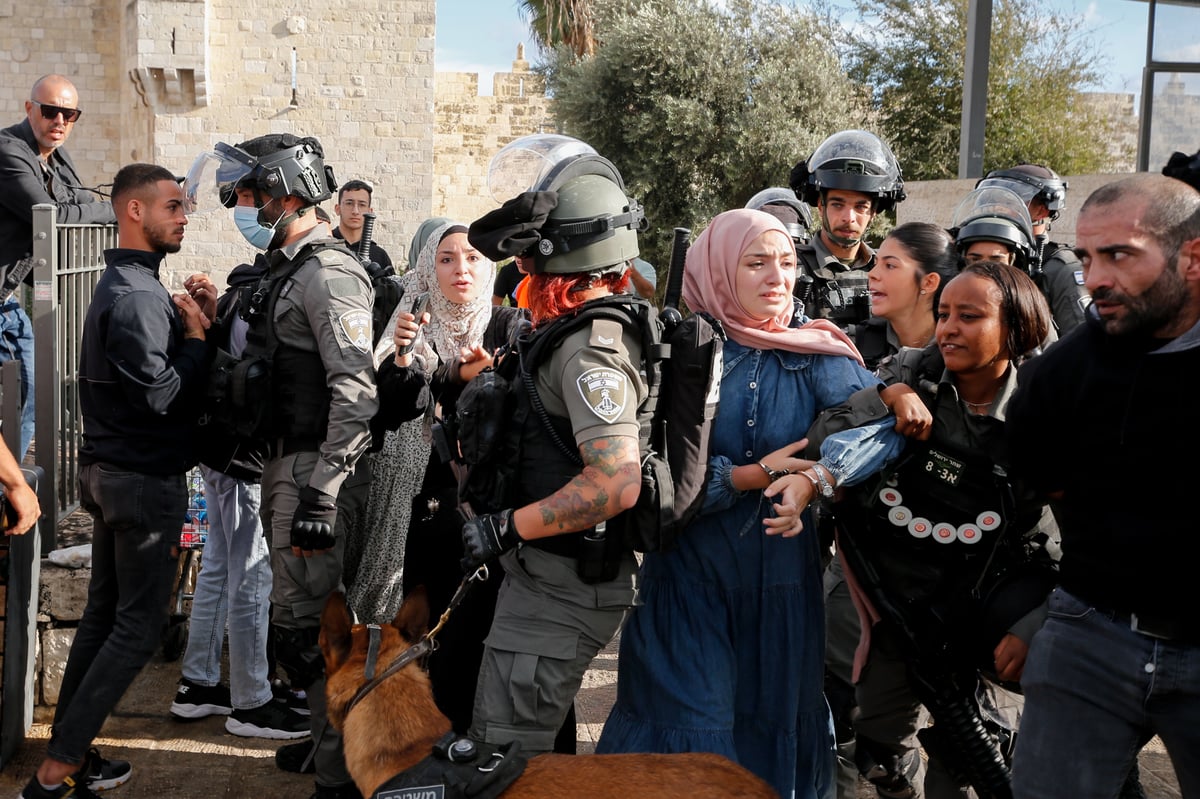 התפרעויות אלימות בשער שכם; 22 חשודים נעצרו • תיעוד