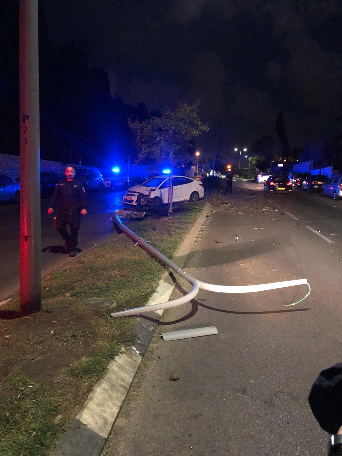 מרדף לילי: גנב הרכב התנגש בעמוד - ונעצר