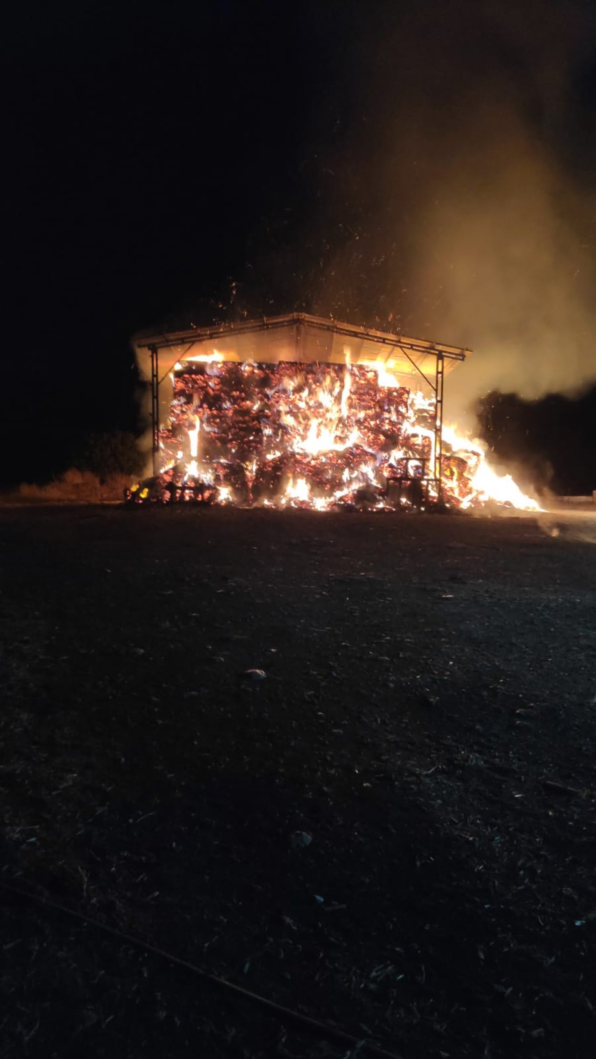 הציתו מתבן וטרקטור ונעצרו אחרי מרדף וירי