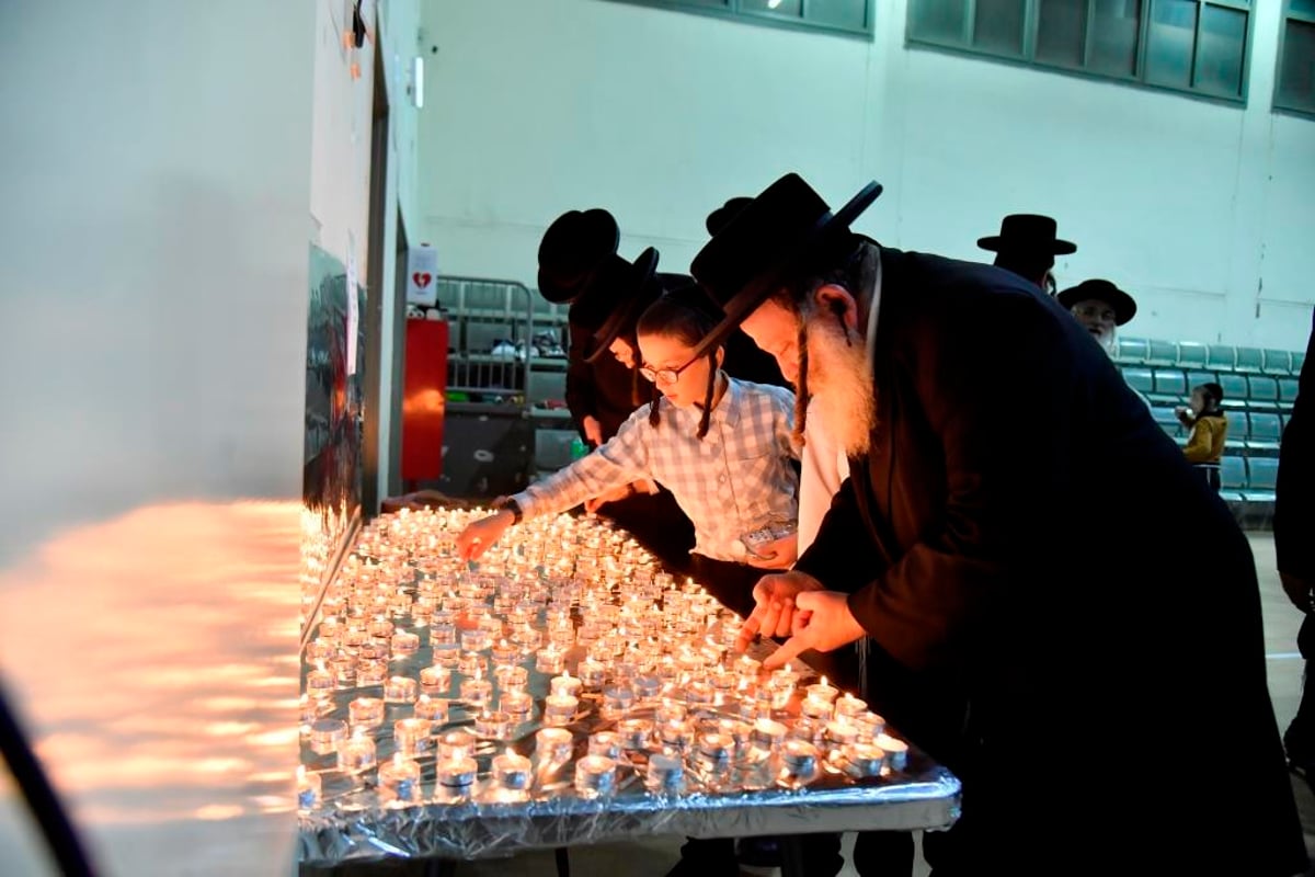 בקהילת 'המתמידים' ציינו שלוש שנים לפטירת המנהיג