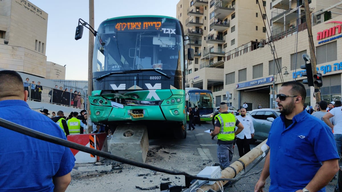 אוטובוס איבד שליטה; חרדית נפצעה קל