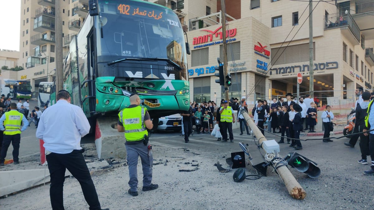 אוטובוס איבד שליטה; חרדית נפצעה קל