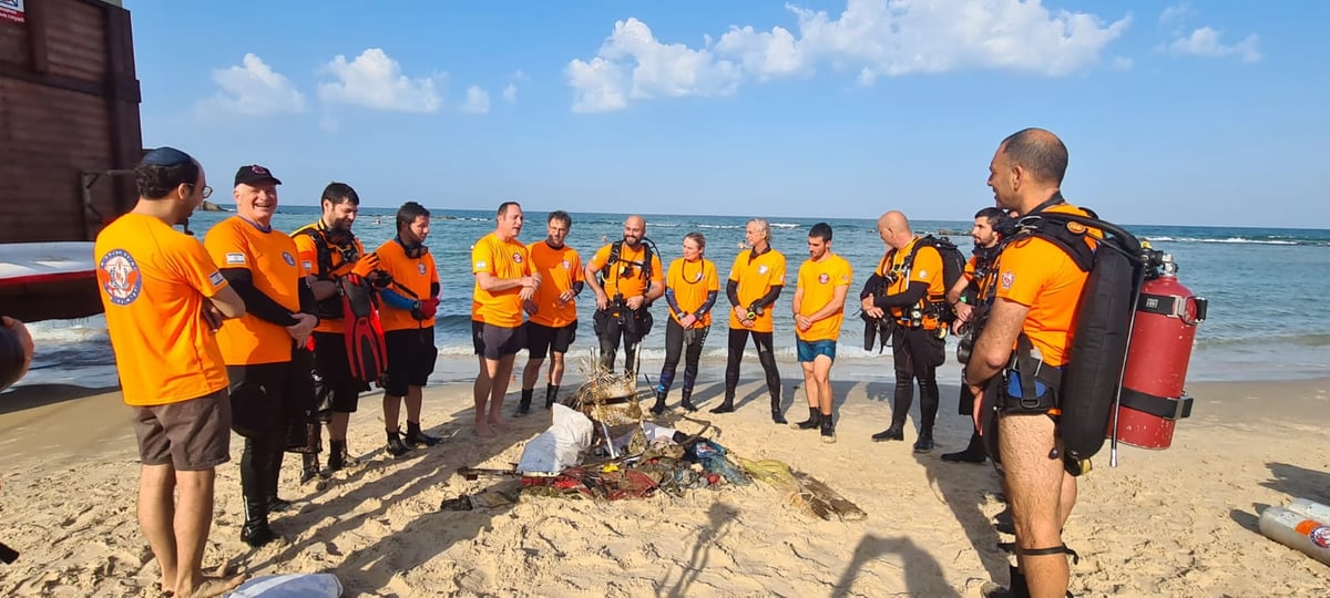 ערימת הפסולת שהוצאנו במהלך אימון יחידת הצלילה של זק"א ת"א. זה כלל המון פלסטיקה.