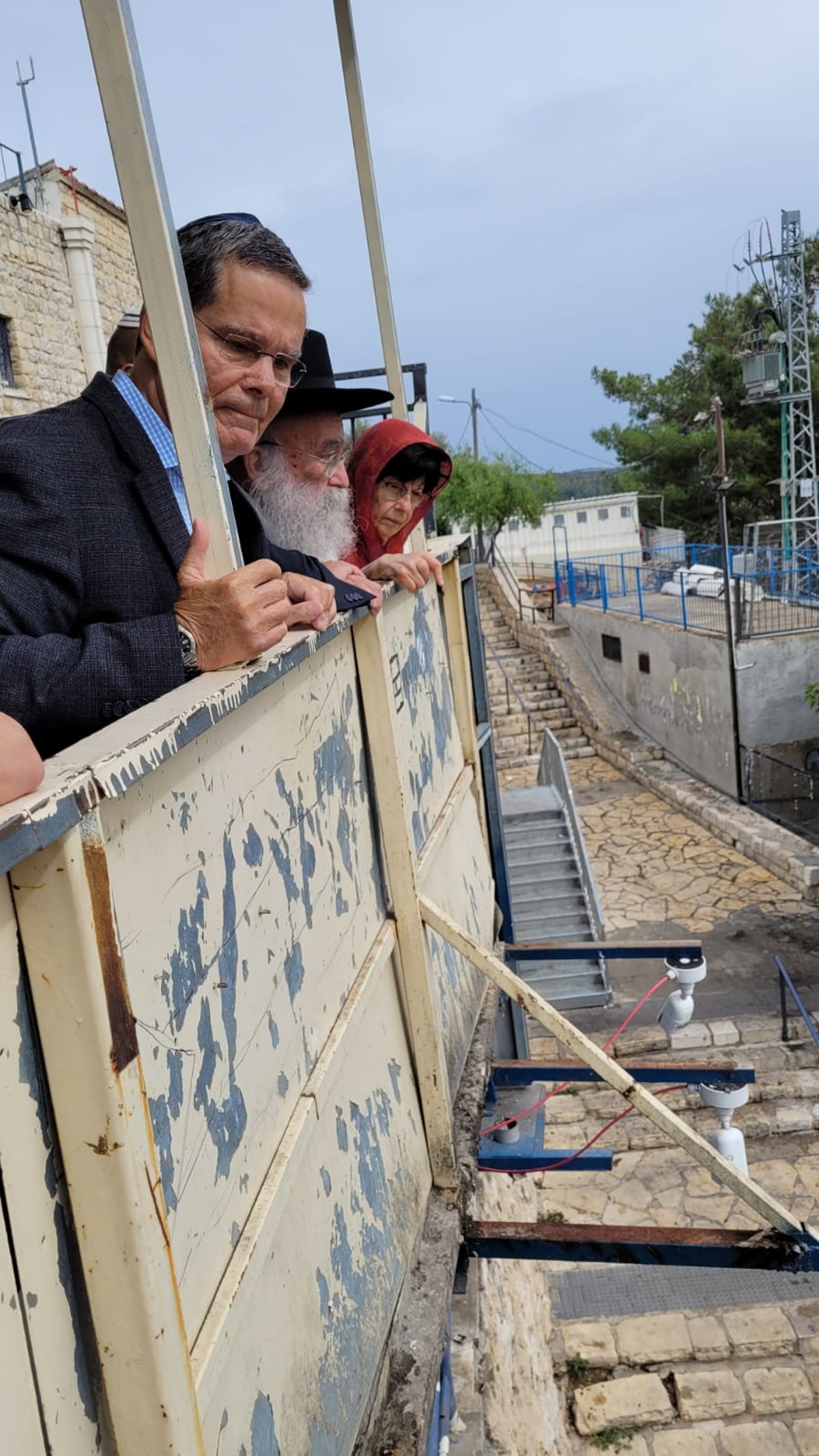 חברי ועדת החקירה - בביקור פתע במירון