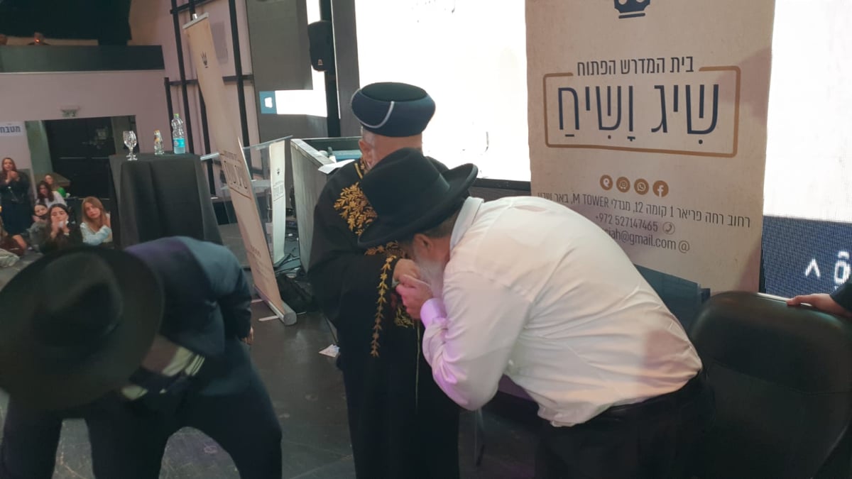 הרב יגאל כהן בירך "שחלק מחכמתו" על הראש"ל • צפו