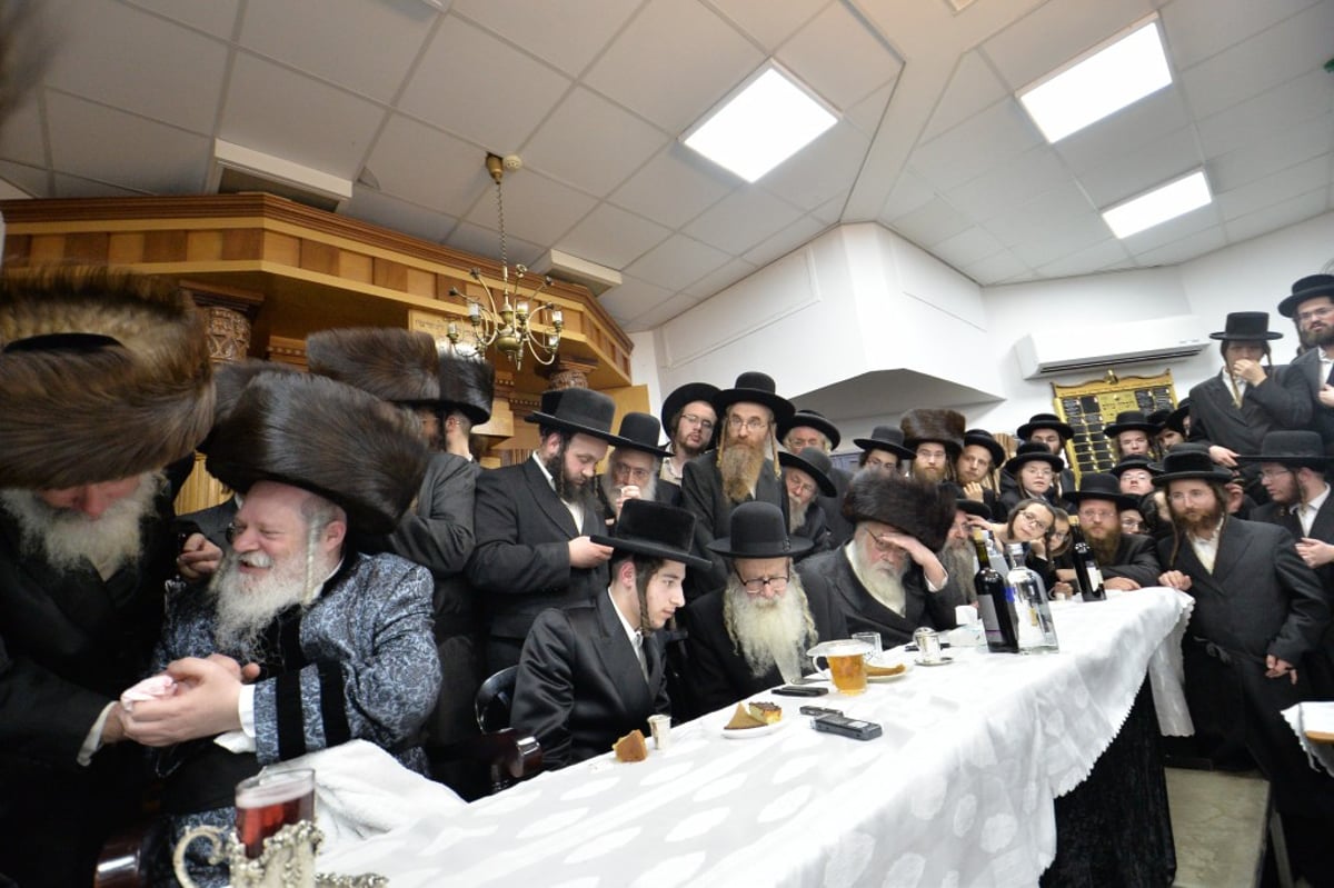 כך חגגו בפרמישלאן אירוסין לנכד האדמו"ר