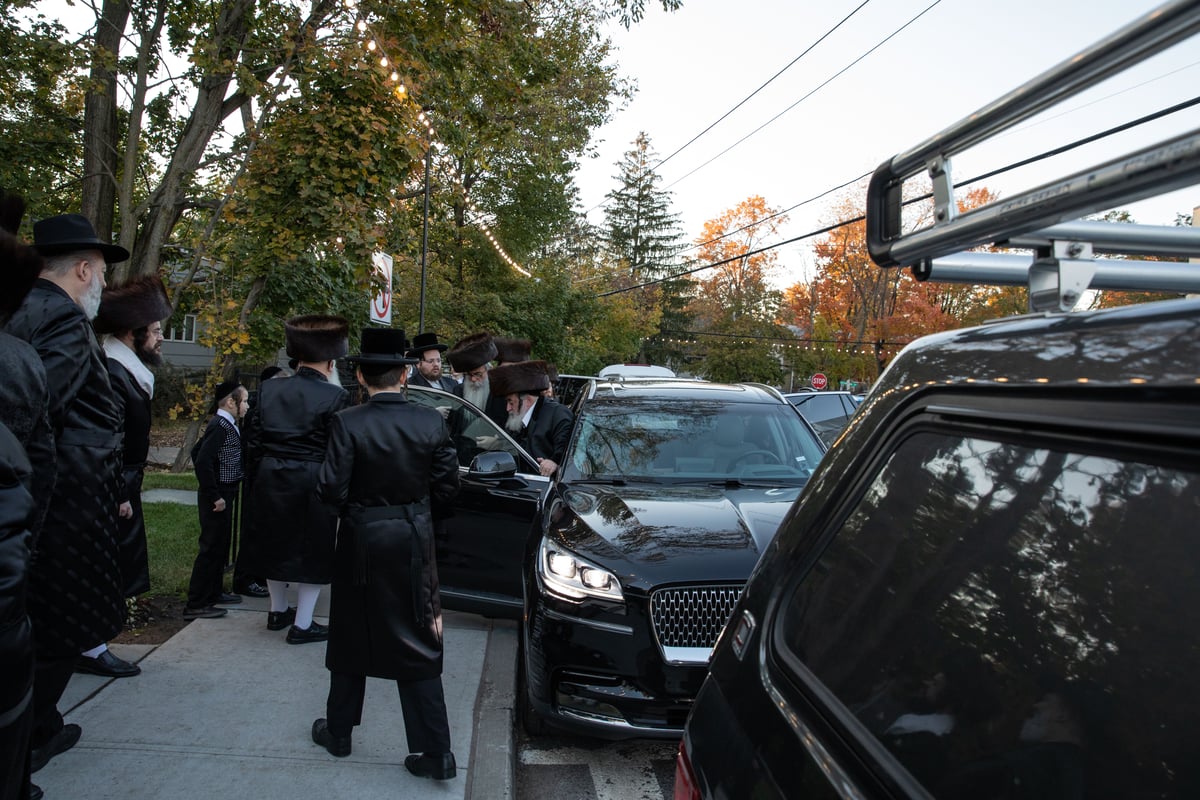 תיעוד נרחב: האדמו"ר מויז'ניץ שבת בשיכון סקווירא בארה"ב