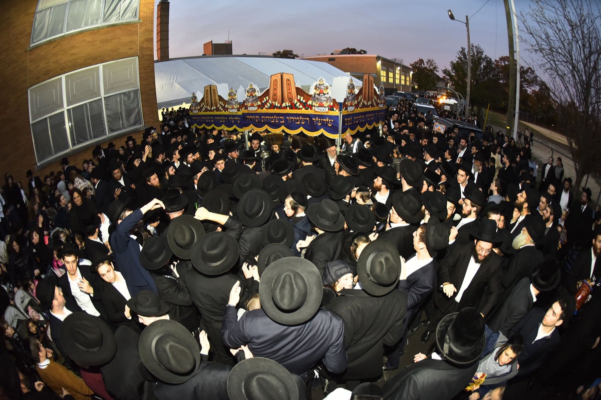 ליקווד: הרבי מסאדיגורה חנך את בית המדרש • צפו