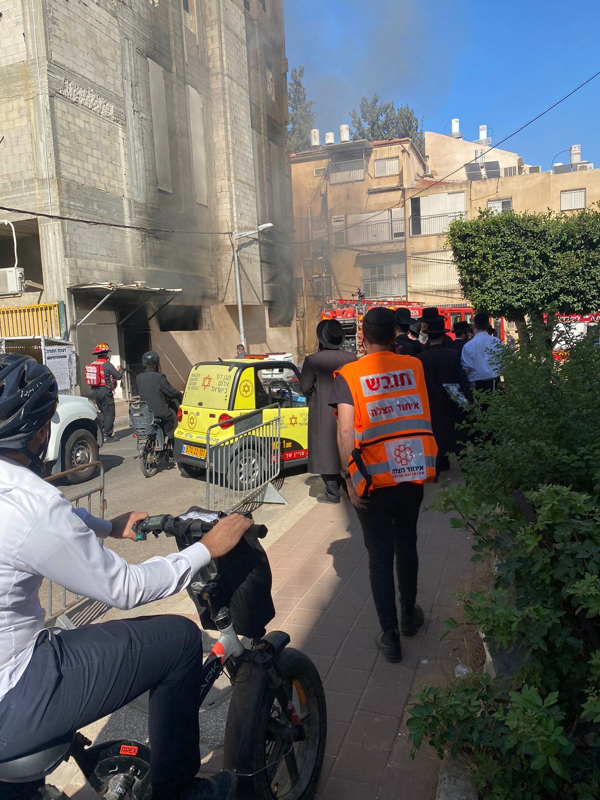 שעות לפני חופת נכד האדמו"ר: שריפה בבניין החסידות