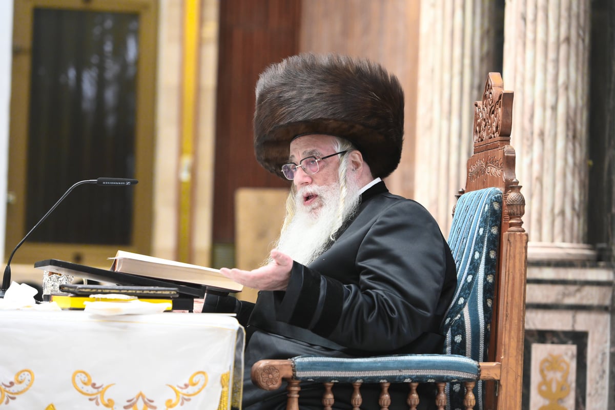 הבחורים כתבו פלפול: הדלקת נרות חנוכה בצאנז