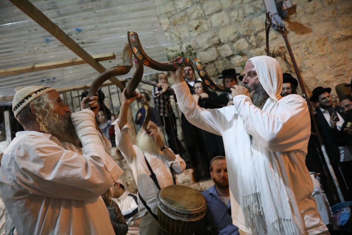 כשהברסלבים עשו 'שמח' במאה שערים • צפו