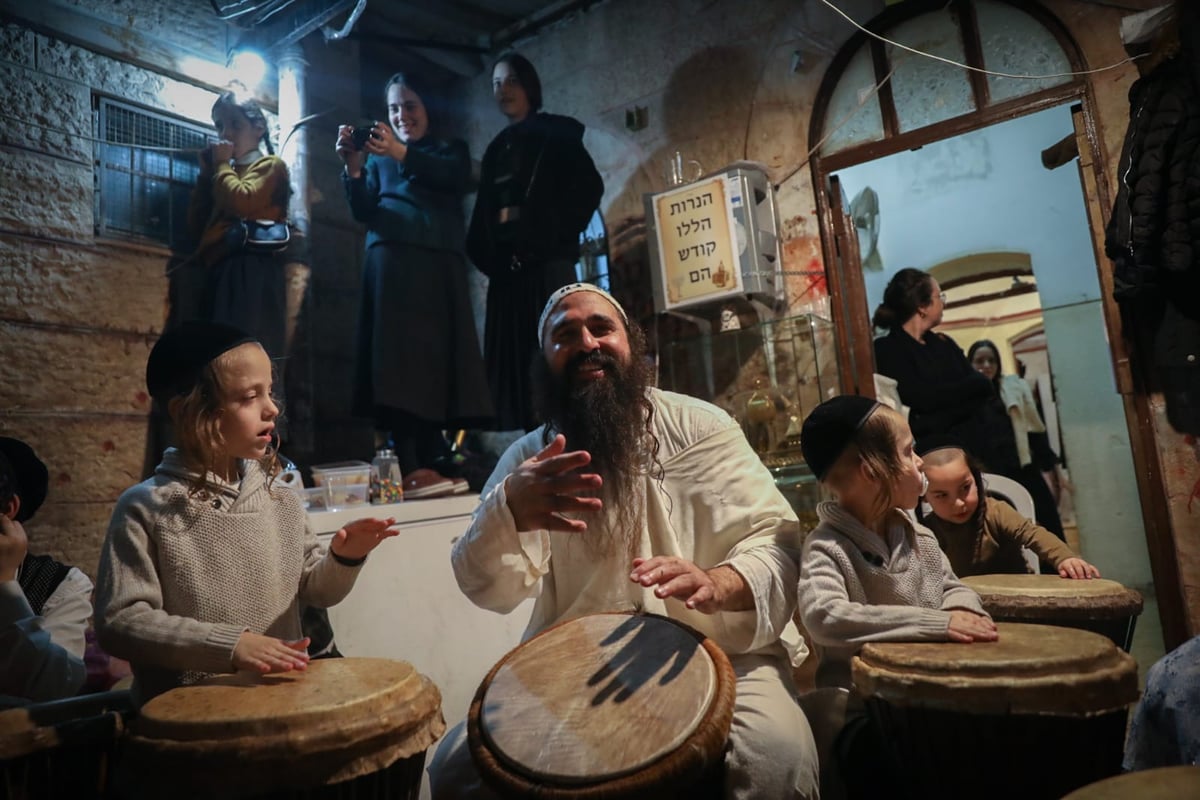 כשהברסלבים עשו 'שמח' במאה שערים • צפו