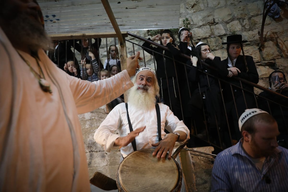 כשהברסלבים עשו 'שמח' במאה שערים • צפו