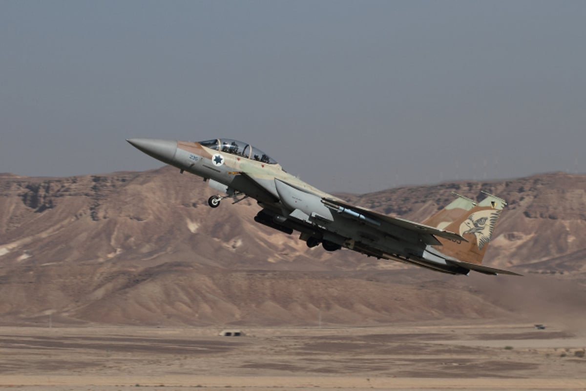 F-15, ארכיון