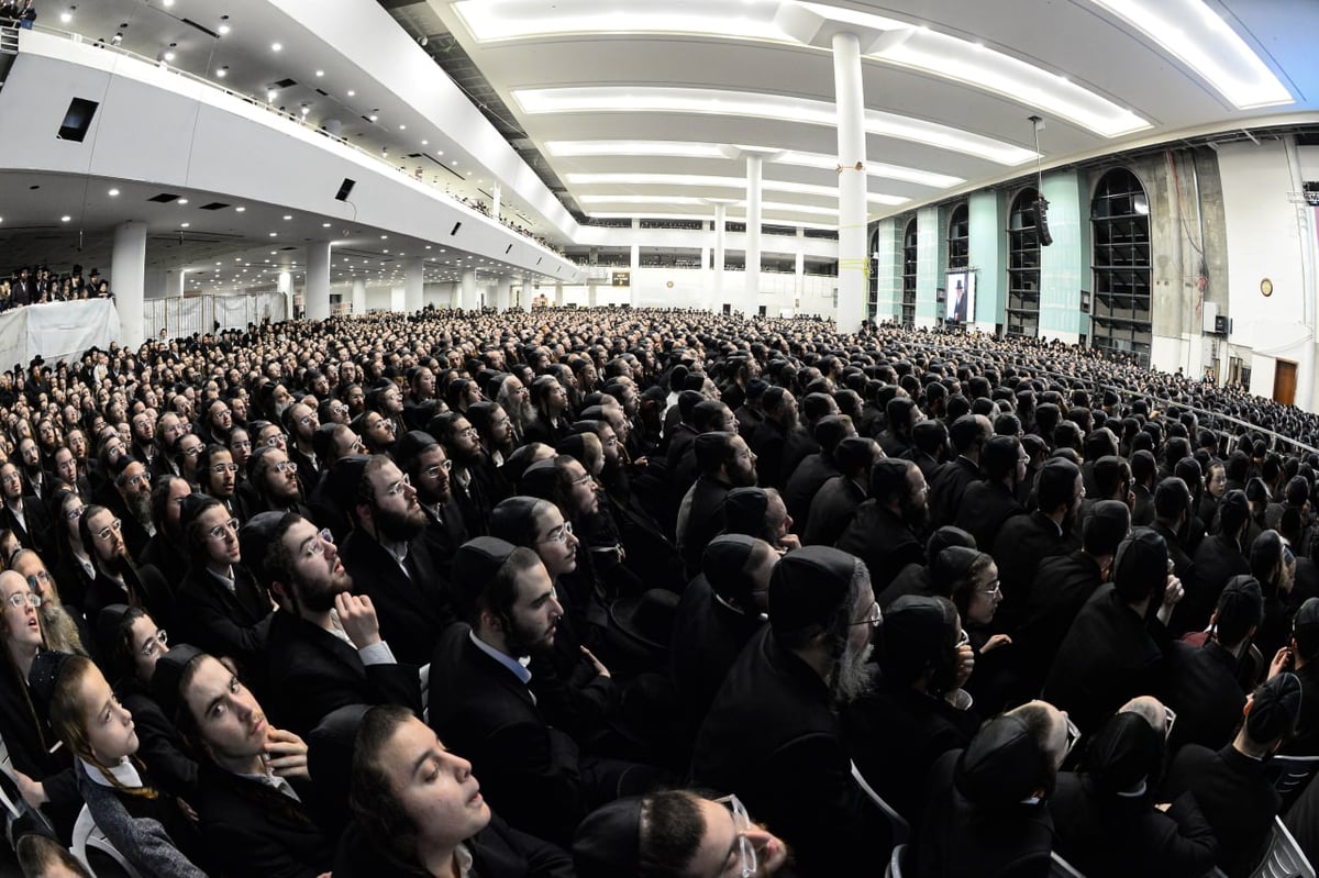 צפו בתיעוד מרהיב: ההמונים בנר שמיני בגור