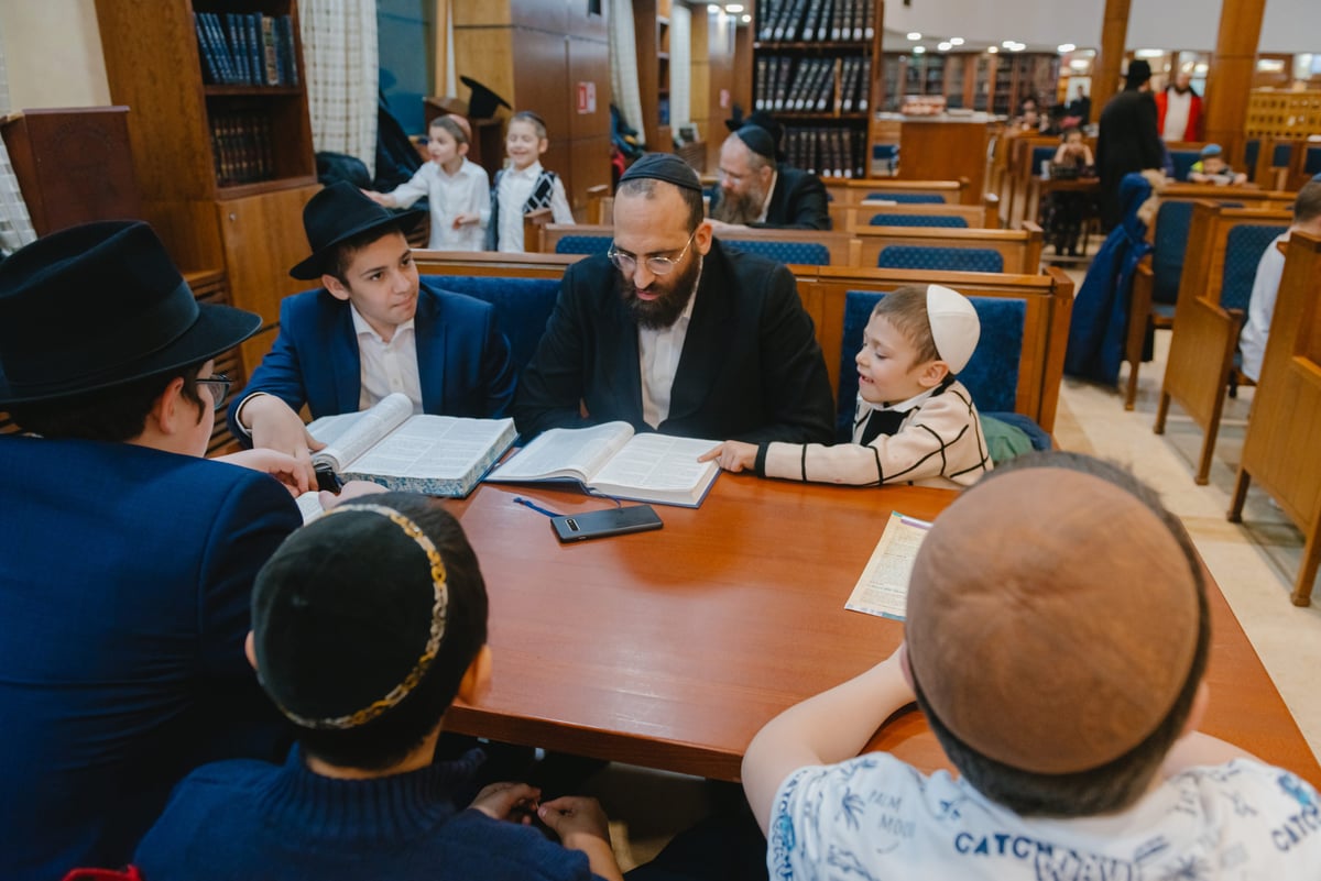 מסיבת חנוכה למשתתפי "אבות ובנים" במוסקבה