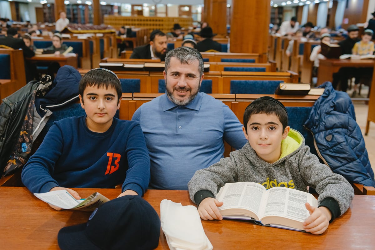 מסיבת חנוכה למשתתפי "אבות ובנים" במוסקבה