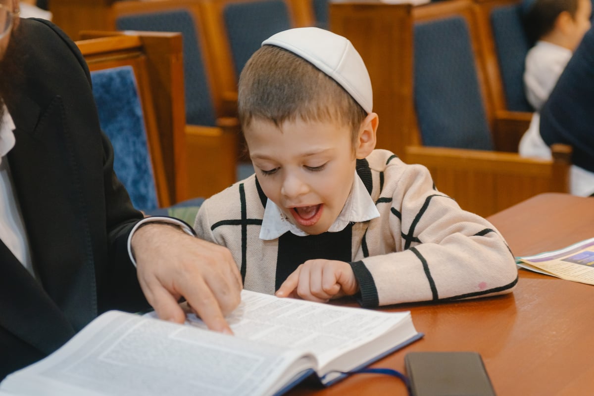 מסיבת חנוכה למשתתפי "אבות ובנים" במוסקבה