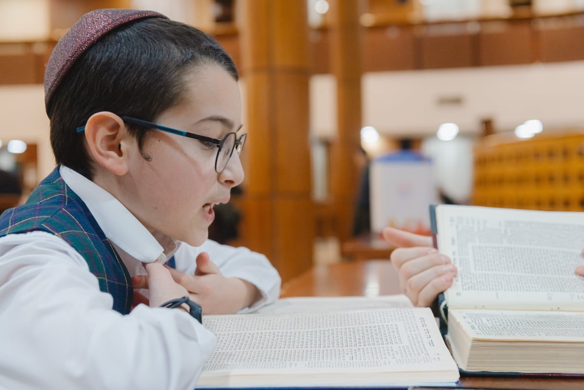 מסיבת חנוכה למשתתפי "אבות ובנים" במוסקבה