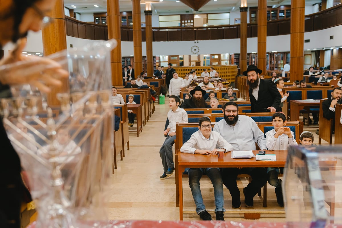 מסיבת חנוכה למשתתפי "אבות ובנים" במוסקבה