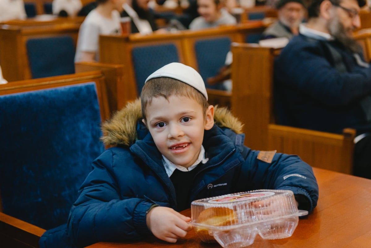 מסיבת חנוכה למשתתפי "אבות ובנים" במוסקבה