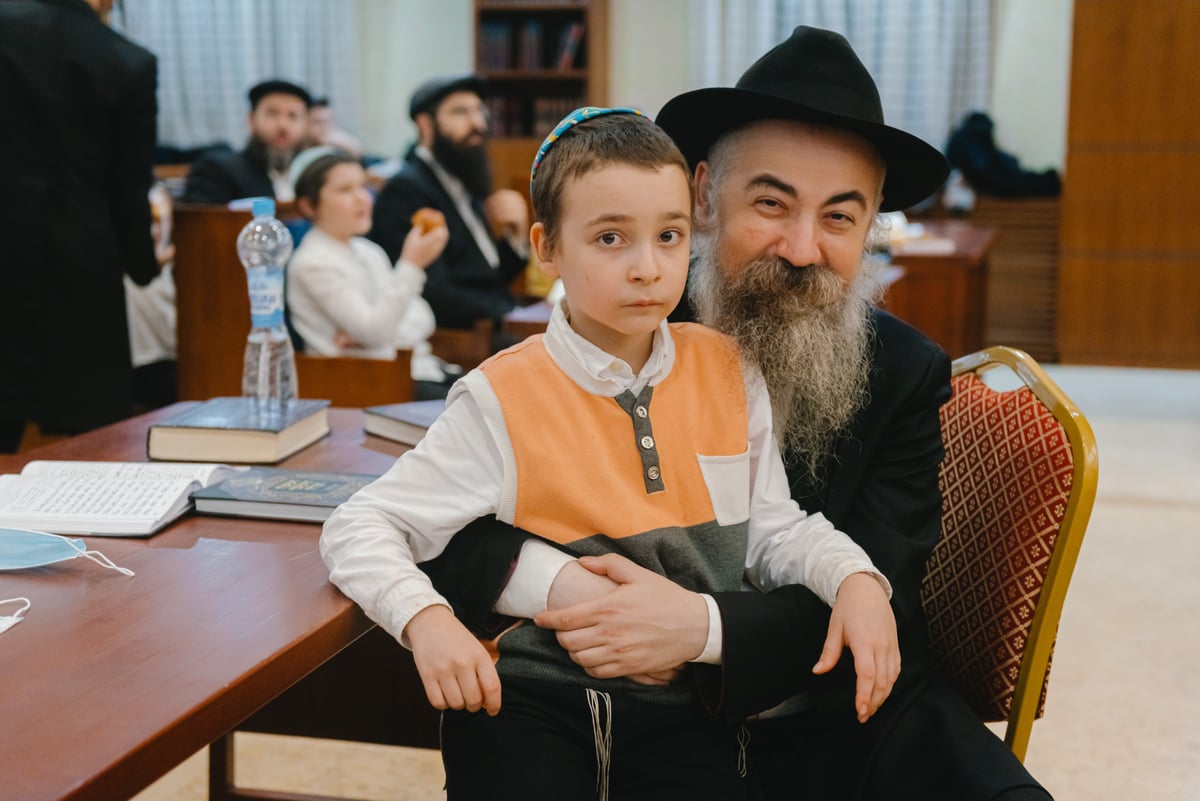 מסיבת חנוכה למשתתפי "אבות ובנים" במוסקבה