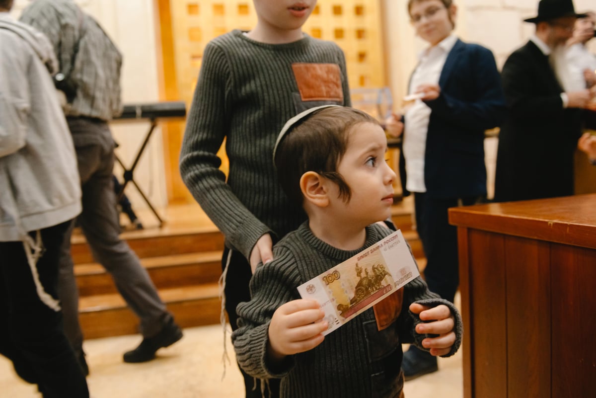 מסיבת חנוכה למשתתפי "אבות ובנים" במוסקבה