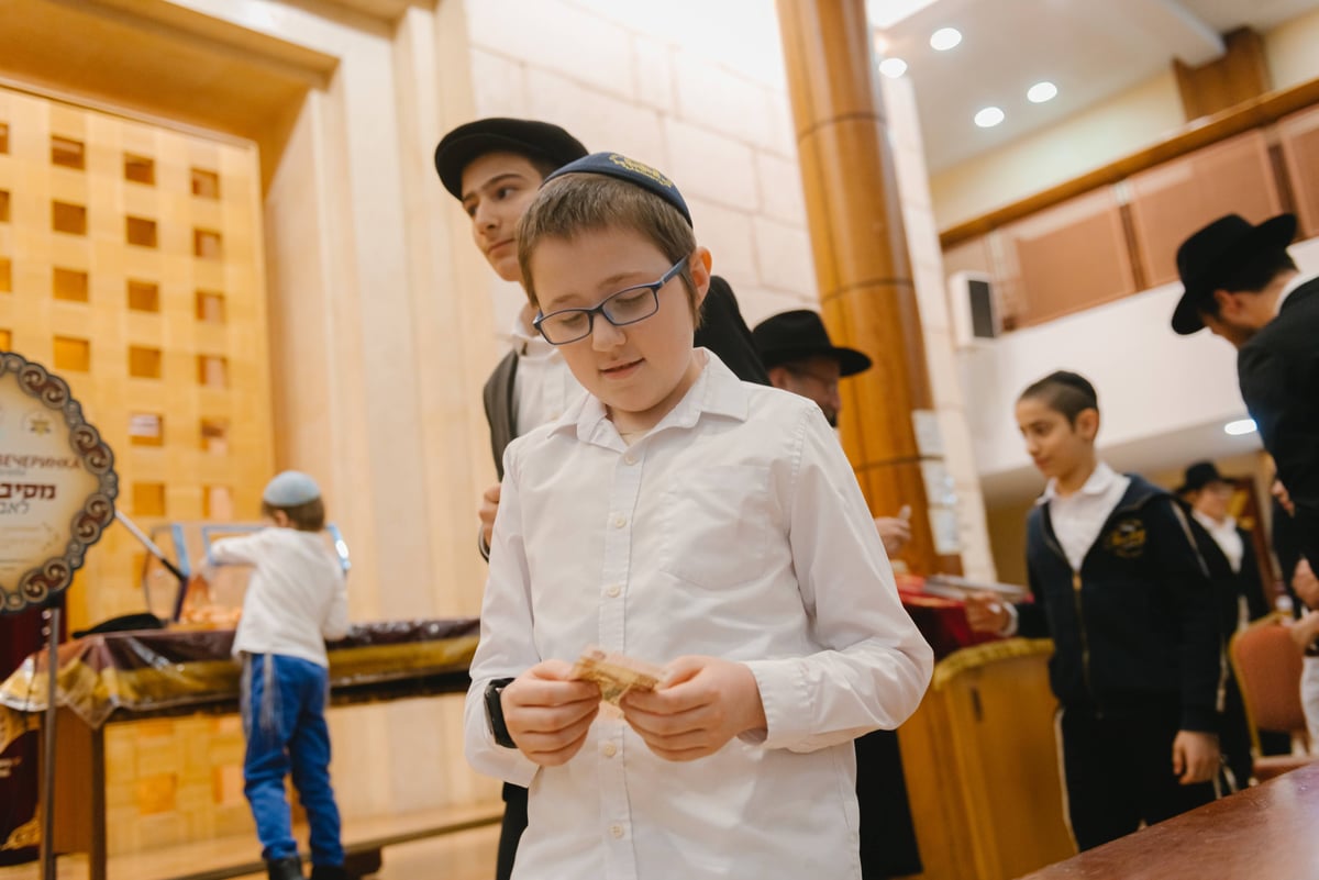 מסיבת חנוכה למשתתפי "אבות ובנים" במוסקבה