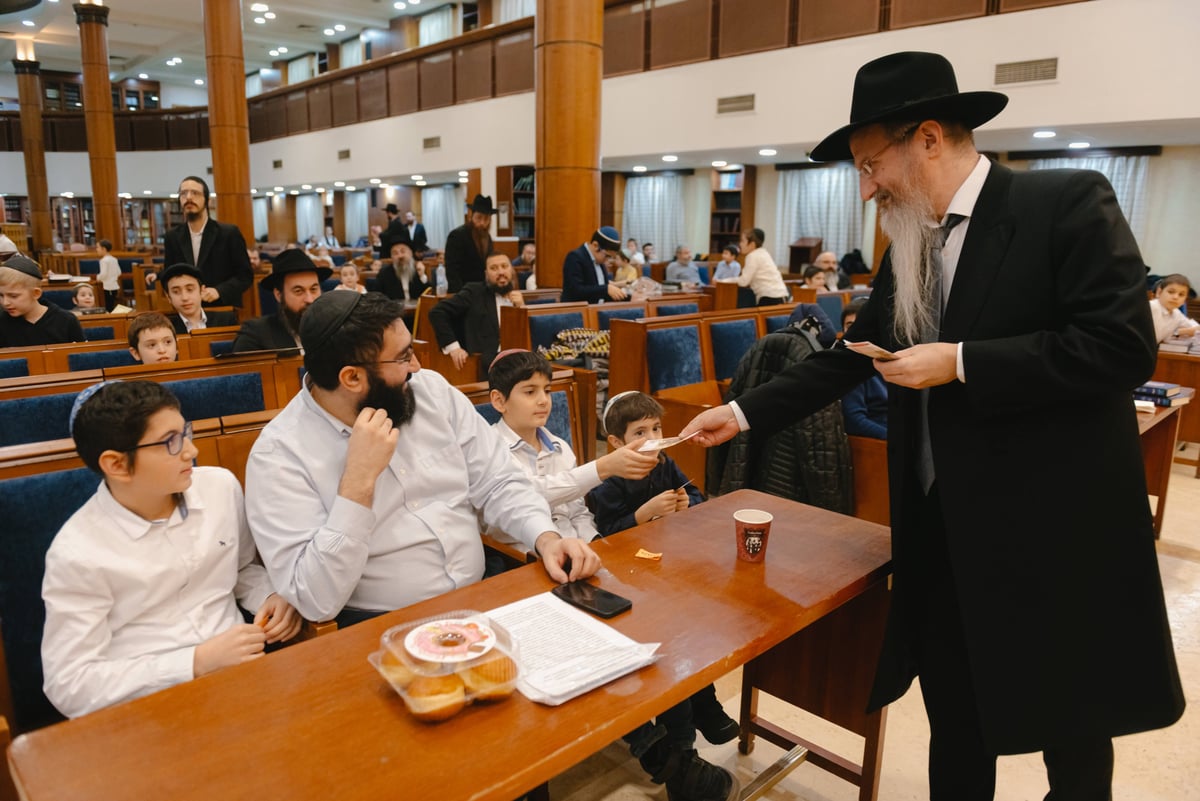 מסיבת חנוכה למשתתפי "אבות ובנים" במוסקבה