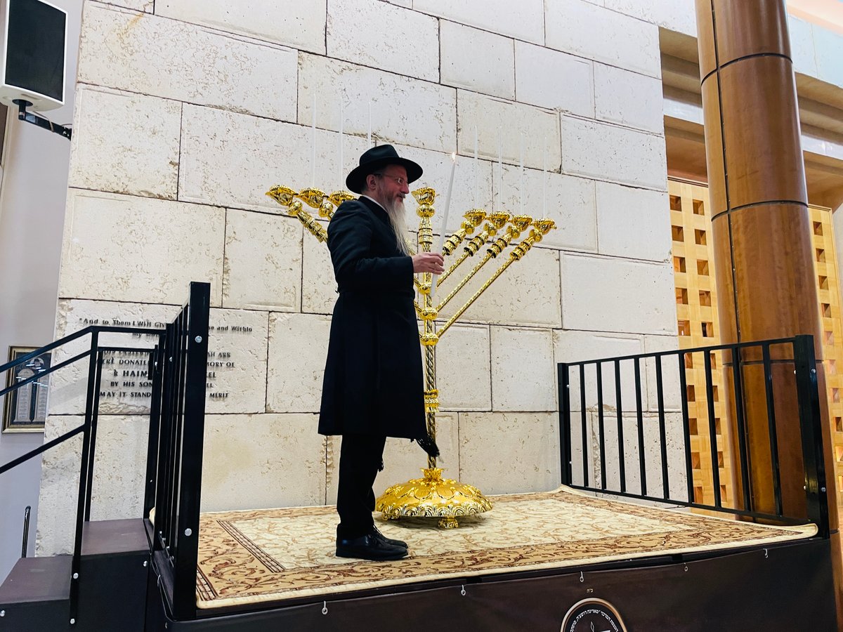 מסיבת חנוכה למשתתפי "אבות ובנים" במוסקבה