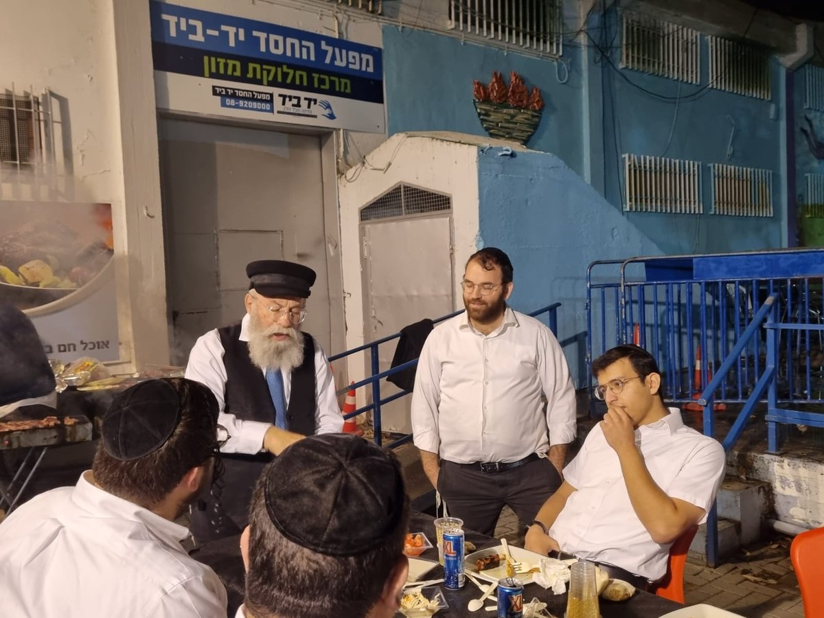 בחב"ד: האברכים הליטאיים באחיסמך חגגו מסיבת חנוכה • תיעוד