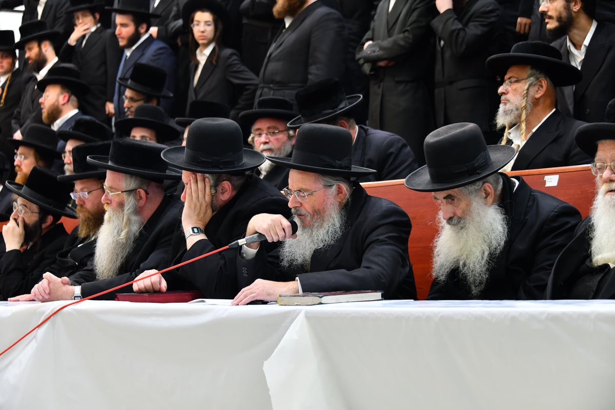 'חלאקה' ו'חנוכה געלט': נר שמיני של חנוכה בביאלא ב"ב