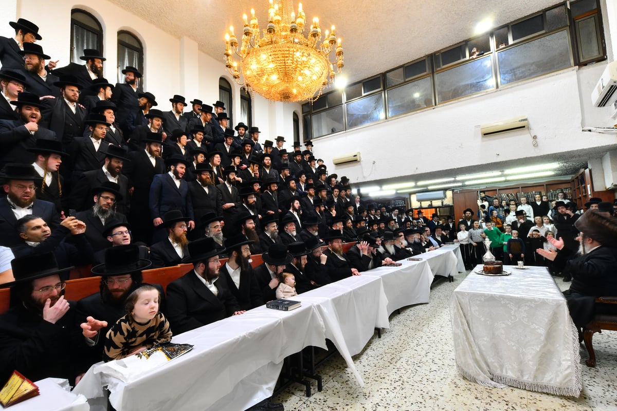 'חלאקה' ו'חנוכה געלט': נר שמיני של חנוכה בביאלא ב"ב