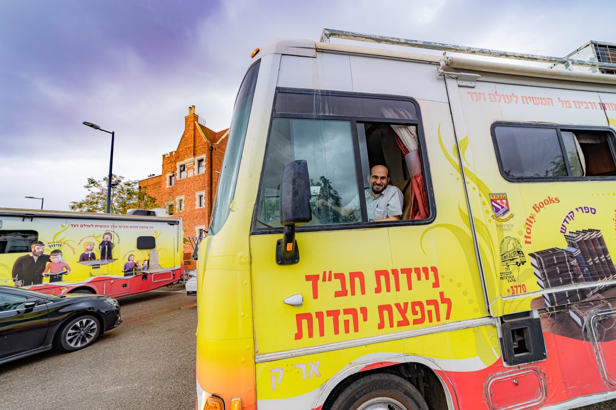 מרהיב: שיירת הטנקים של חב"ד מסביב לישראל